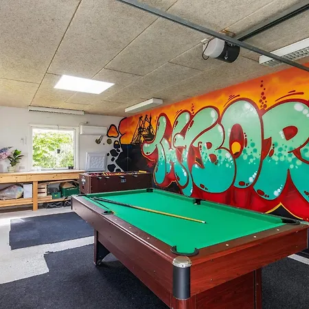 6 Person In Thyboron-by Traum