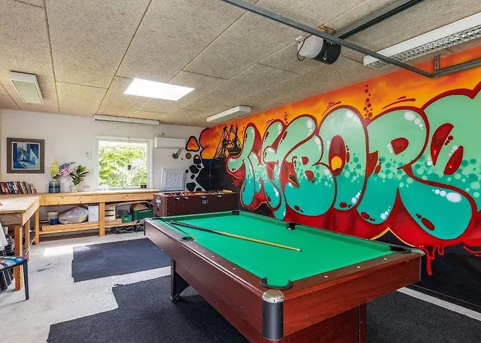 6 Person In Thyboron-by Traum